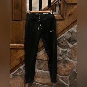 Ladies Nike activewear pants. Size S. NIKE SHIELD technology. Like new.